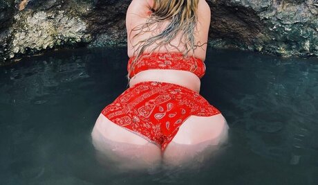 Naakte gelekte OnlyFans-foto van Niqu