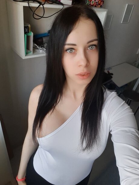 Naakte gelekte OnlyFans-foto van Milka
