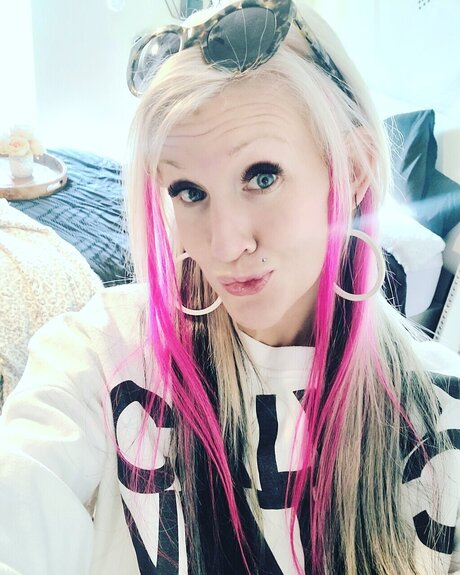 Naakte gelekte OnlyFans-foto van Rockbarbie28free
