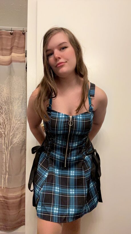 Naakte gelekte OnlyFans-foto van Peachy Bella