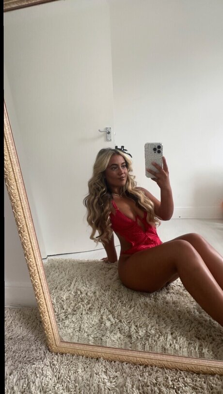 Naakte gelekte OnlyFans-foto van Elie