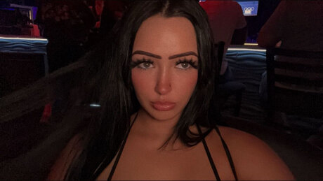 Naakte gelekte OnlyFans-foto van Cherry 