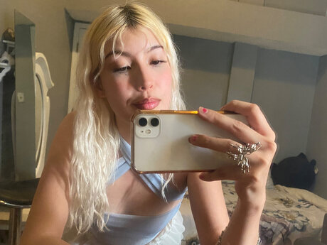 Naakte gelekte OnlyFans-foto van Mo