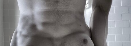 Naakte gelekte OnlyFans-foto van Jason Giovanni