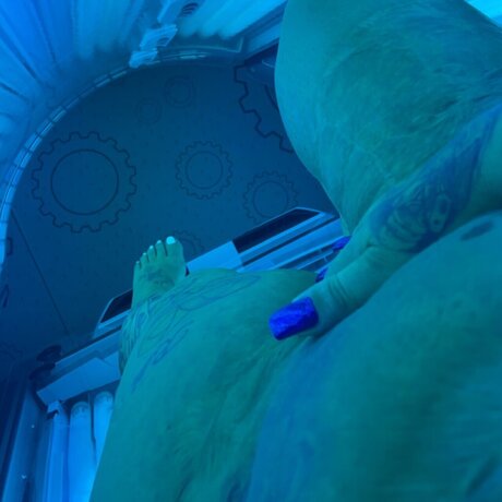 Naakte gelekte OnlyFans-foto van Blue Pressure