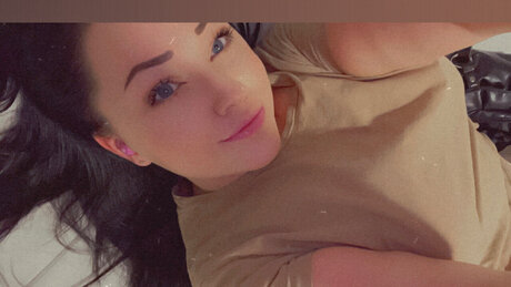 Naakte gelekte OnlyFans-foto van Martine
