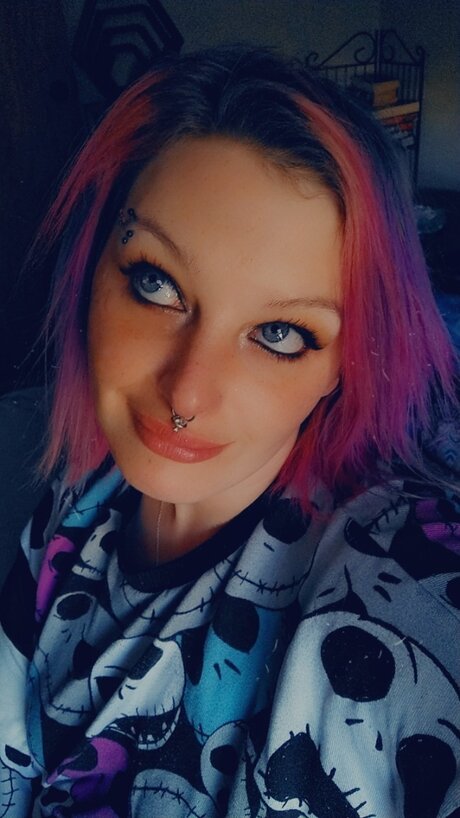 Naakte gelekte OnlyFans-foto van Nawa Kitty
