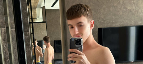 Naakte gelekte OnlyFans-foto van   Dirtyy Alex 