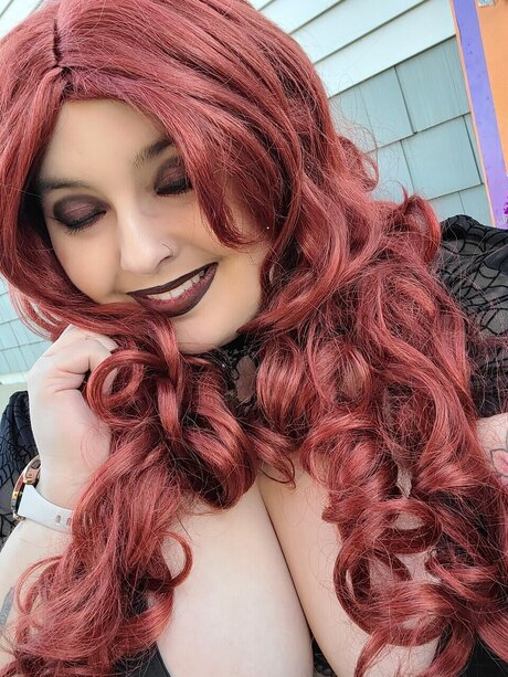 Naakte gelekte OnlyFans-foto van Puff The Toking Dragon