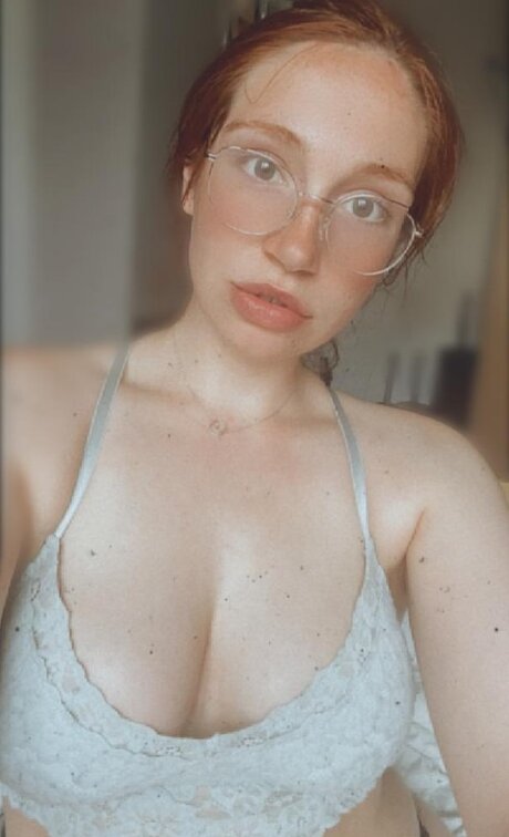 Naakte gelekte OnlyFans-foto van Kat