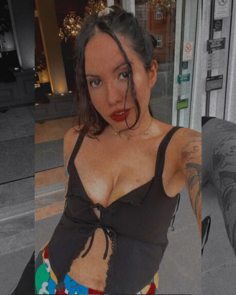 Naakte gelekte OnlyFans-foto van Eudoxy