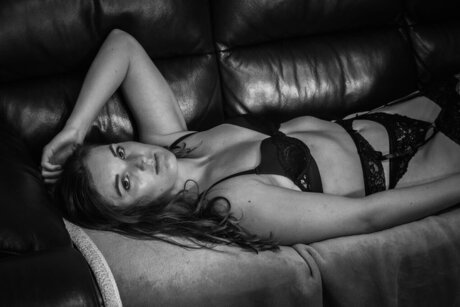 Naakte gelekte OnlyFans-foto van Sizzlin Izzy