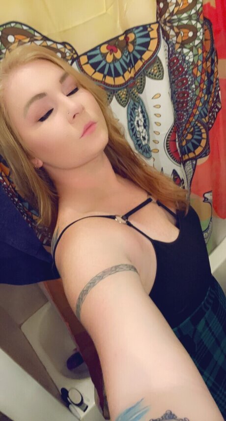 Naakte gelekte OnlyFans-foto van Mae Stiles