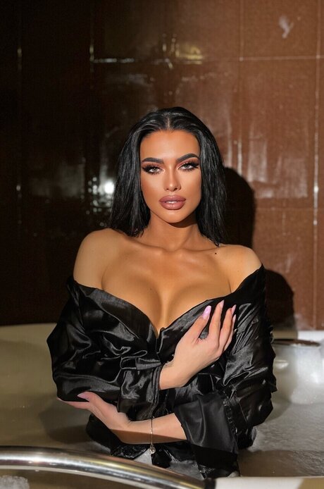 Naakte gelekte OnlyFans-foto van Patricia Giorgiana