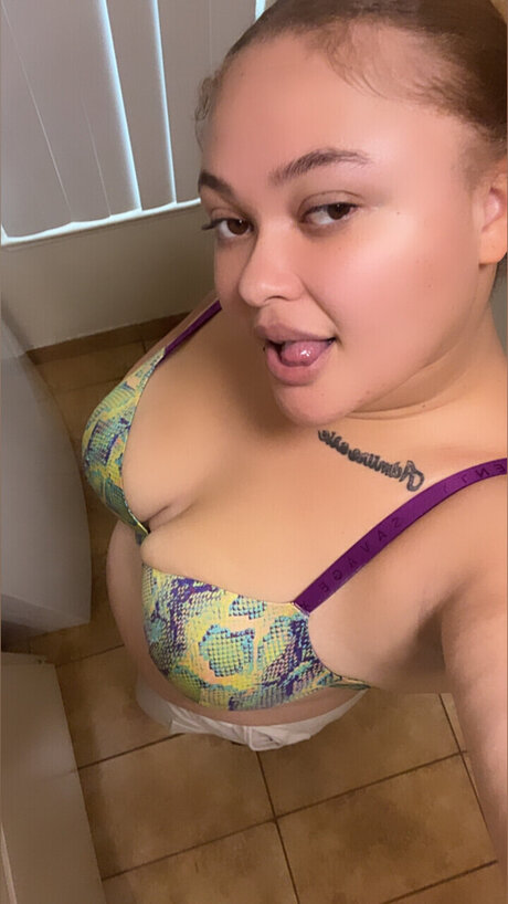 Naakte gelekte OnlyFans-foto van Honeyy