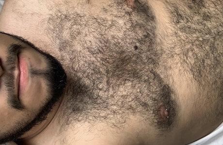 Naakte gelekte OnlyFans-foto van Gris