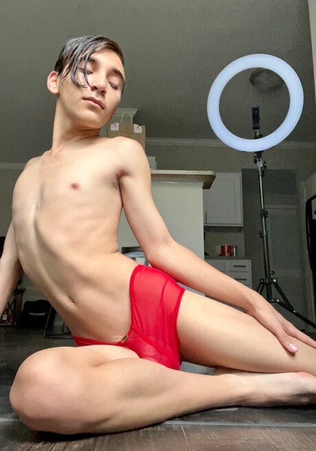 Naakte gelekte OnlyFans-foto van Leo Valentino
