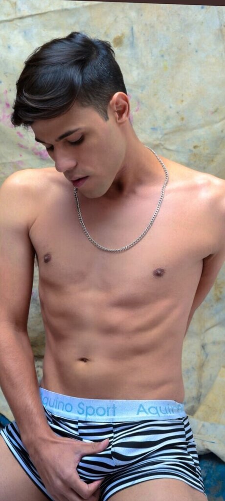 Naakte gelekte OnlyFans-foto van Novin Sapeca 