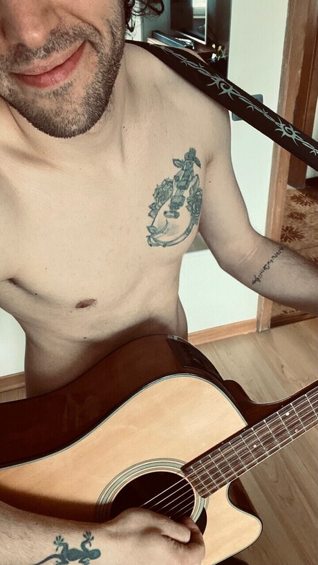 Naakte gelekte OnlyFans-foto van Greensinger
