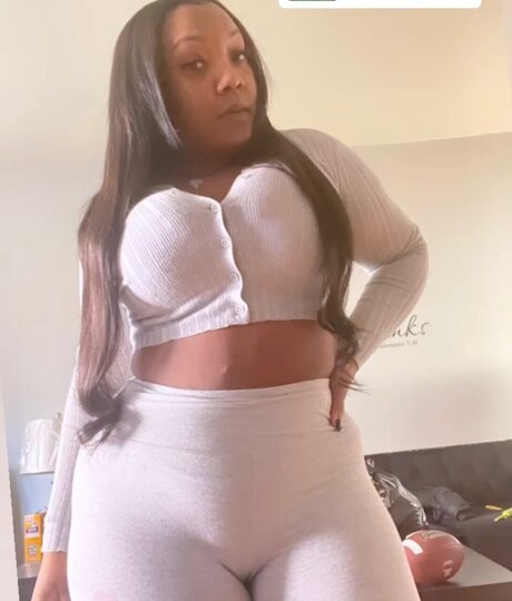 Naakte gelekte OnlyFans-foto van Goddess Of Swords