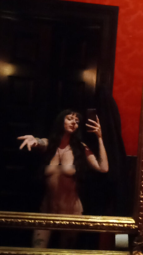 Naakte gelekte OnlyFans-foto van Leila Rose