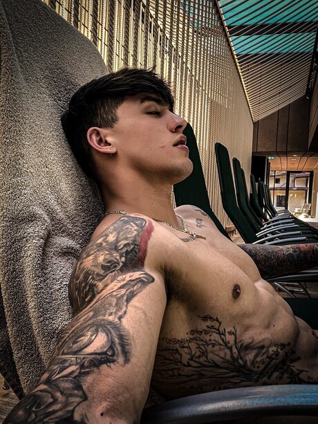 Naakte gelekte OnlyFans-foto van Gymmichel 