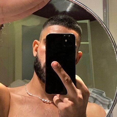 Naakte gelekte OnlyFans-foto van Aiden