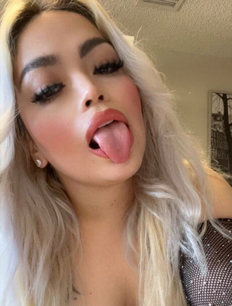 Naakte gelekte OnlyFans-foto van Yanii Sweet   Free Page