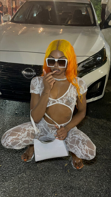 Naakte gelekte OnlyFans-foto van Nyomi Myrcel