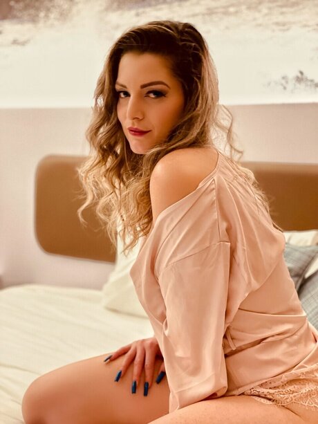 Naakte gelekte OnlyFans-foto van Nina G