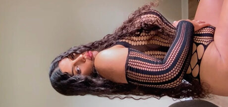 Naakte gelekte OnlyFans-foto van Jade Valentina