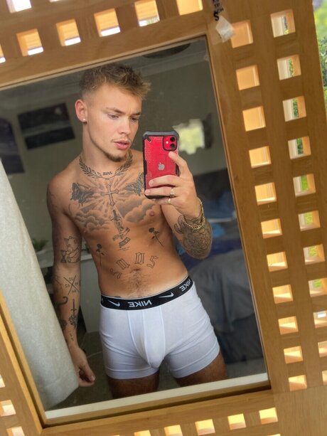Naakte gelekte OnlyFans-foto van Juicyjp