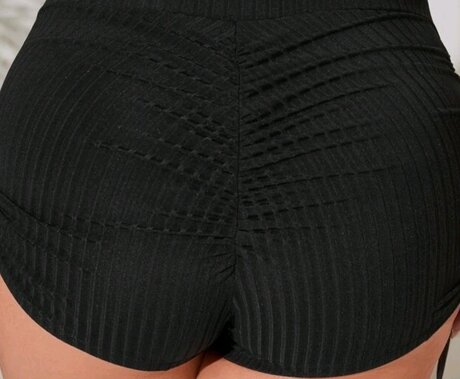 Naakte gelekte OnlyFans-foto van Volleyballgurl1982