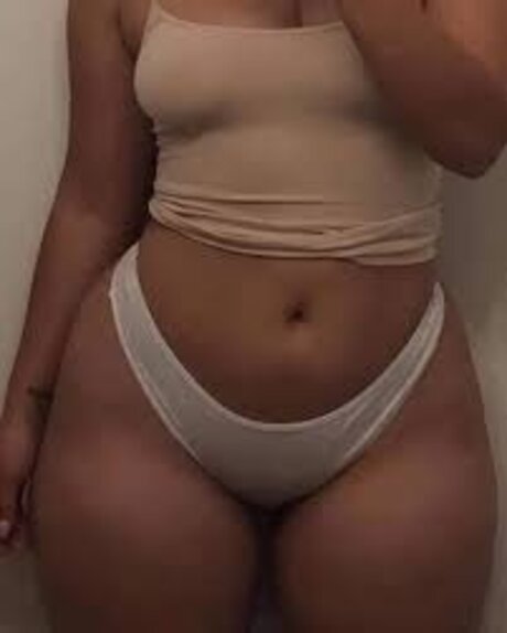 Naakte gelekte OnlyFans-foto van Queenkath