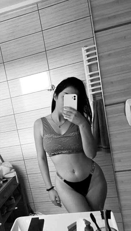 Naakte gelekte OnlyFans-foto van Nastia