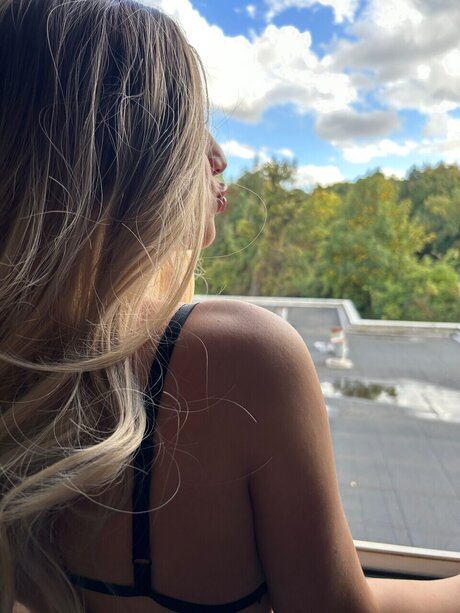 Hot Lola 18yo 