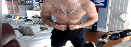 Naakte gelekte OnlyFans-foto van Harry Hung 