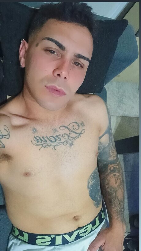 Naakte gelekte OnlyFans-foto van Gabriel