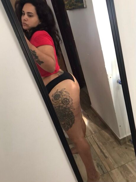 Naakte gelekte OnlyFans-foto van Fuegovikyng