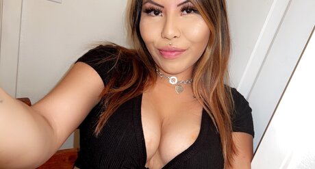 Naakte gelekte OnlyFans-foto van Stassi