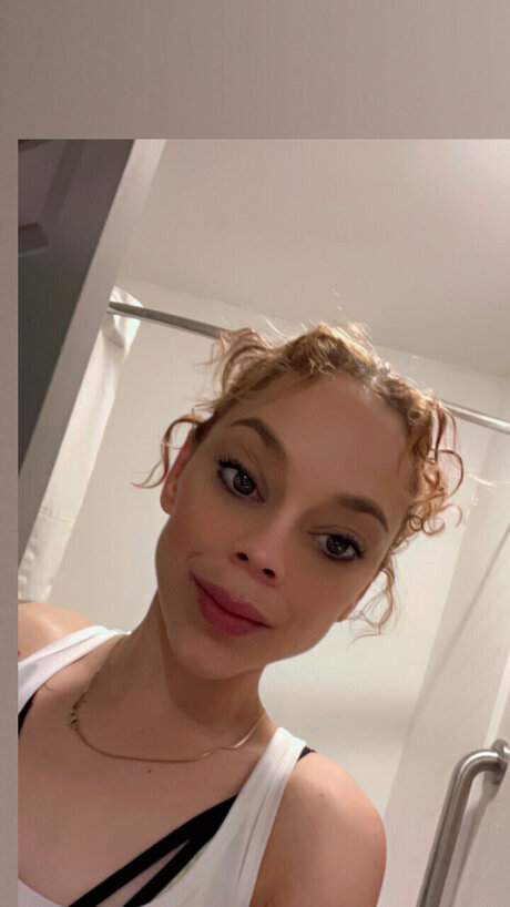 Naakte gelekte OnlyFans-foto van Miss Jae