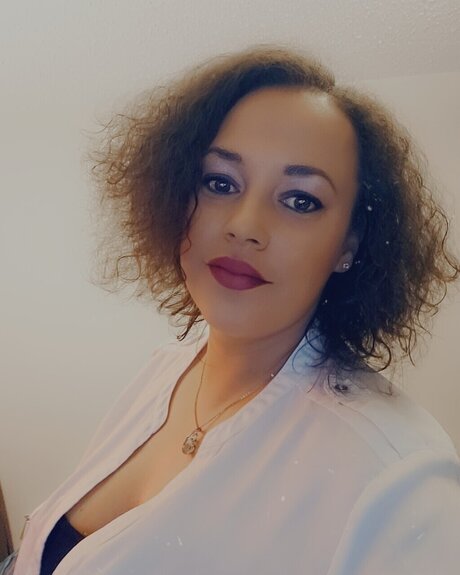 Naakte gelekte OnlyFans-foto van Silky