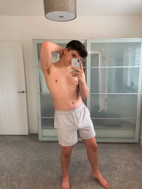 Naakte gelekte OnlyFans-foto van James Taylor
