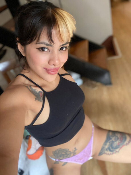 Naakte gelekte OnlyFans-foto van Mora 