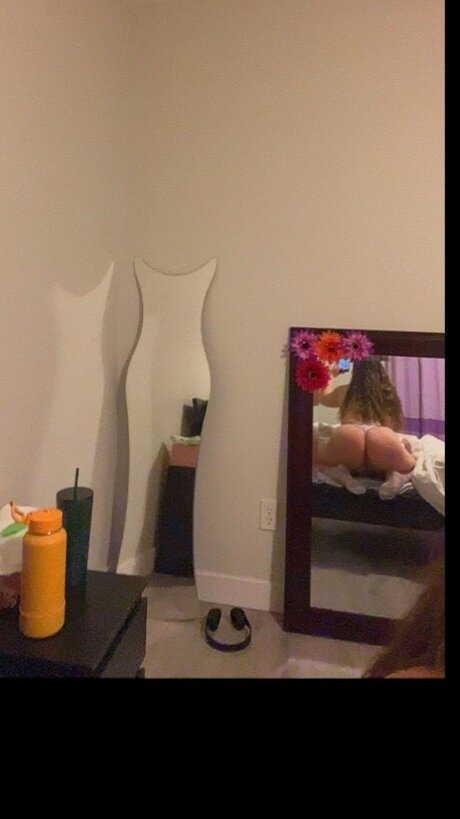 Naakte gelekte OnlyFans-foto van Layla Winter