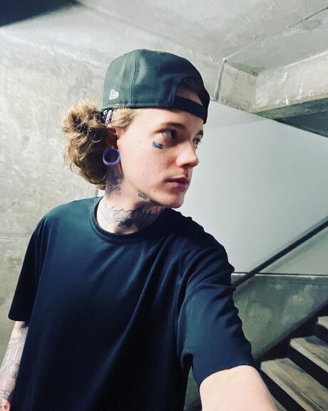 Naakte gelekte OnlyFans-foto van Ian Breakerpm