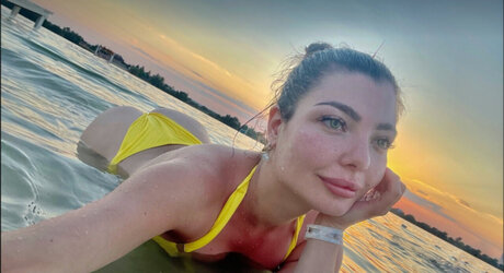 Naakte gelekte OnlyFans-foto van Ashley Crashly