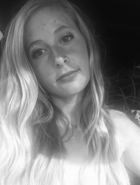 Naakte gelekte OnlyFans-foto van Mia Rose Quartz