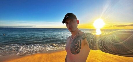 Naakte gelekte OnlyFans-foto van Alpha God Saint