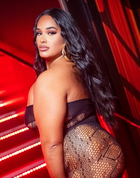 Naakte gelekte OnlyFans-foto van Melina 